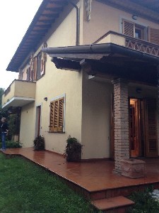 Focette, graziosa villa bifamiliare a 800mt dal mare : bifamiliare In vendita  Pietrasanta
